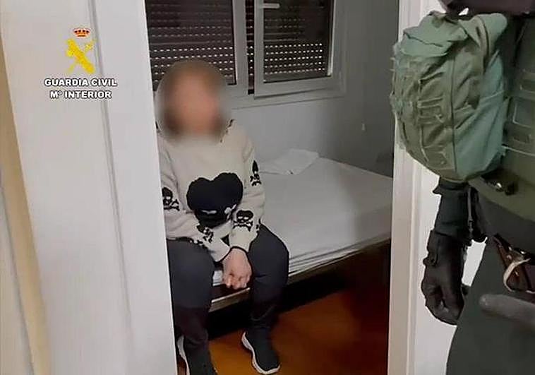 Imagen difundida por la Guardia Civil en el momento del registro.
