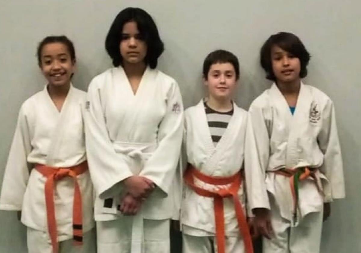 Asteburuan lanean aritu diren judokak.