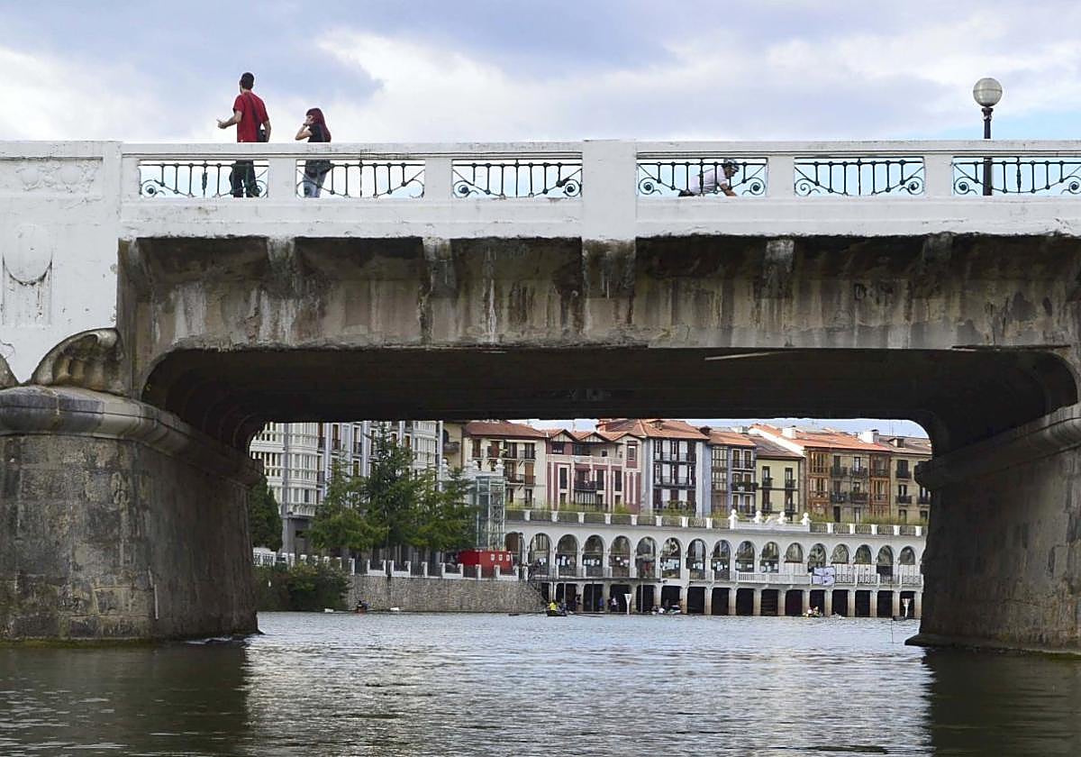 El Puente Nuevo que la agencia URA prevé demoler y sustituir, según el proyecto presentado en febrero.