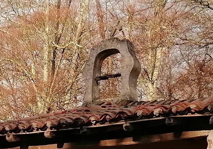 Imagen más cercana del lugar en el que debería estar la campana.