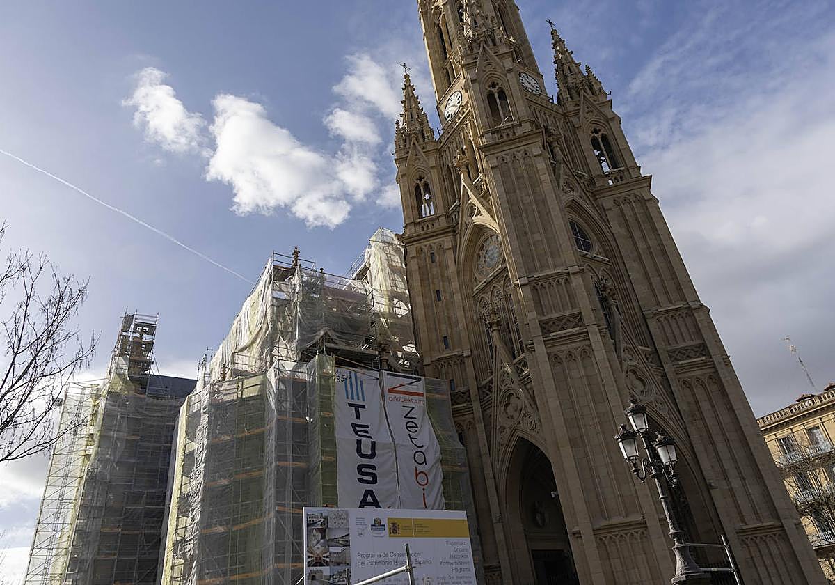 Estado actual de la evolución de las obras tras la conclusión de la fachada principal y la torre.