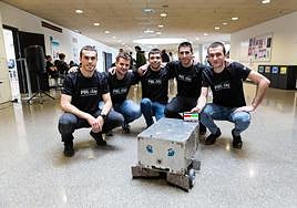 Los desarrolladores del robot 'Smart Recycling'.