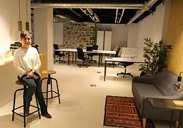 Beatriz Ruiz en el interior de Ibaiondo 05 coworking-lan espazioa.