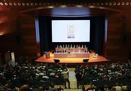Cooperativistas del Grupo Mondragon, en una asamblea en Donostia.