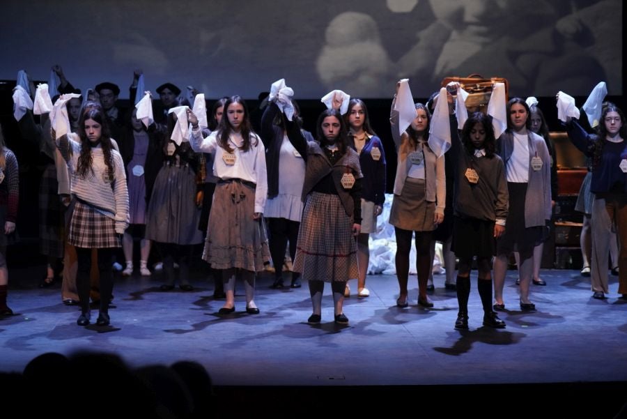 Homenaje a los niños y niñas de la guerra