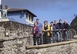 Eider Mendoza y Joseba Egibar con los aspirantes a las alcaldías de Kosta.
