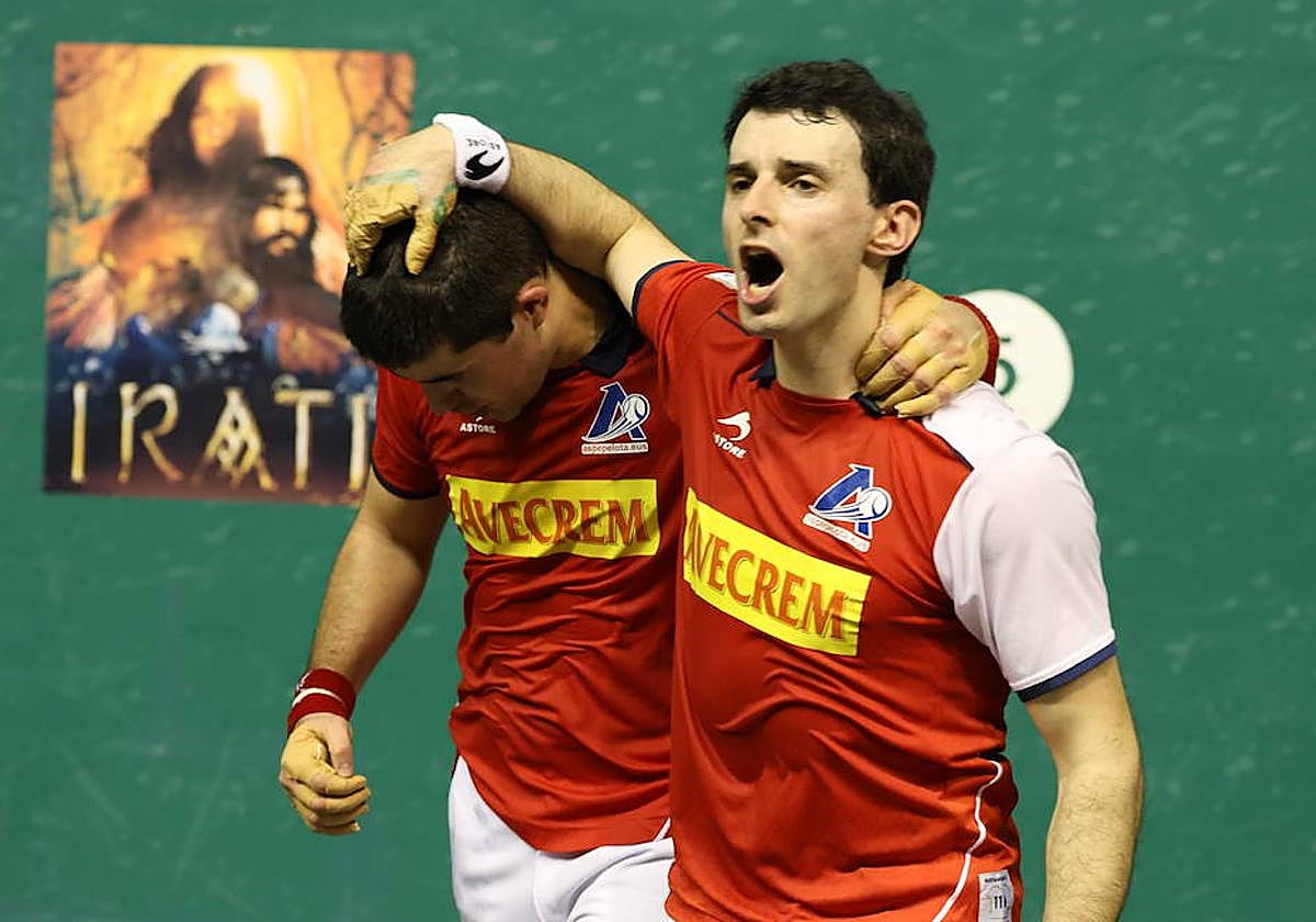 Altuna III y Tolosa celebrando su victoria este domingo.