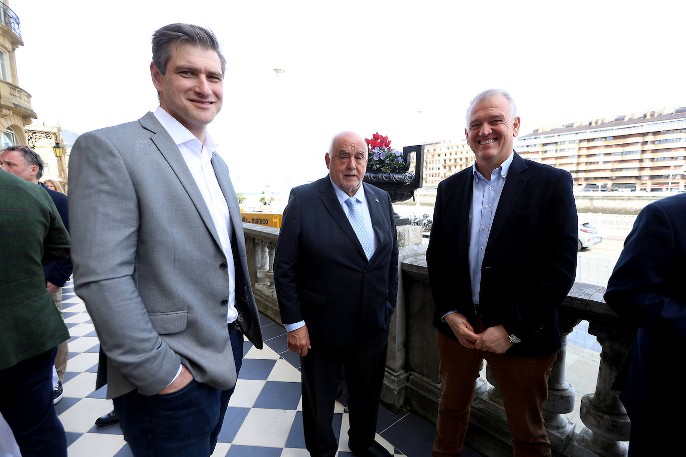 Julen Aginagalde, Ricardo Unzueta y Joxemi Elduaien. 