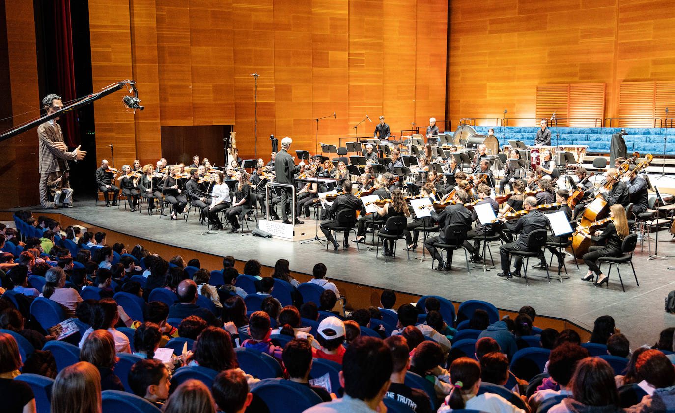 Un Ravel gigante &#039;atrapa&#039; a miles de escolares