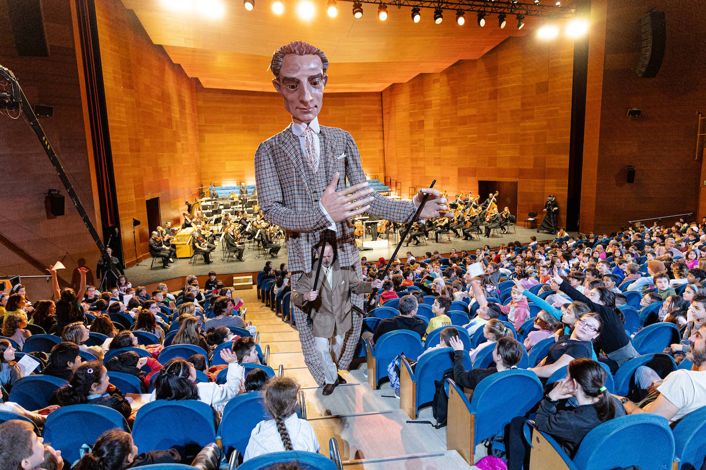 Un Ravel gigante &#039;atrapa&#039; a miles de escolares