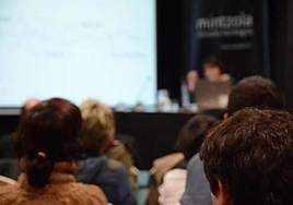 Bertsolaritzaren ikerketa zientifikoa sustatzeko bi deialdi aurkeztu dituzte