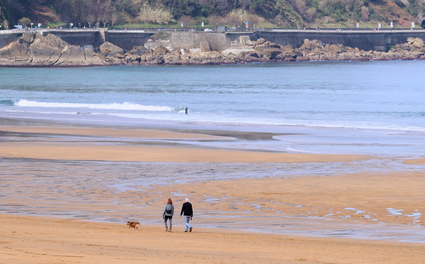 El mar se &#039;traga&#039; la playa de Zarautz