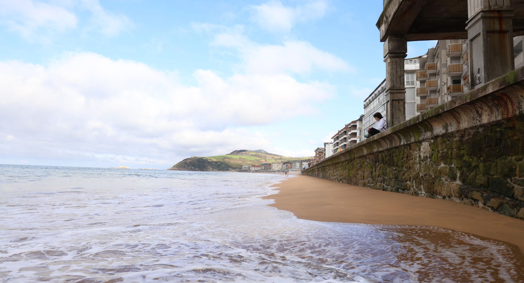 El mar se &#039;traga&#039; la playa de Zarautz