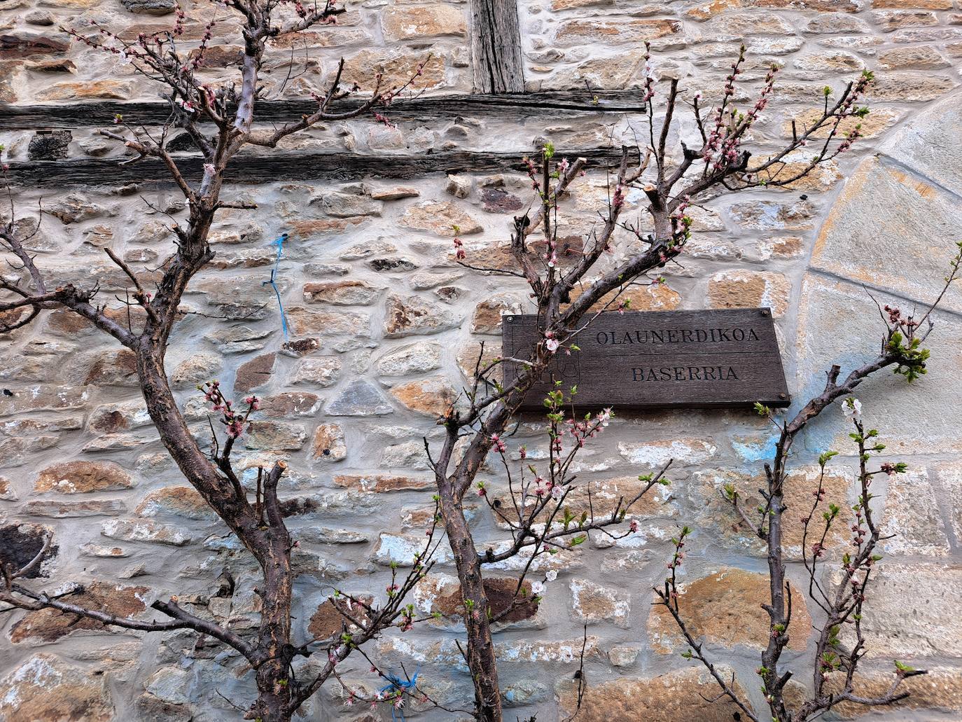 Aitzorrotz, una mole sobre el Alto Deba