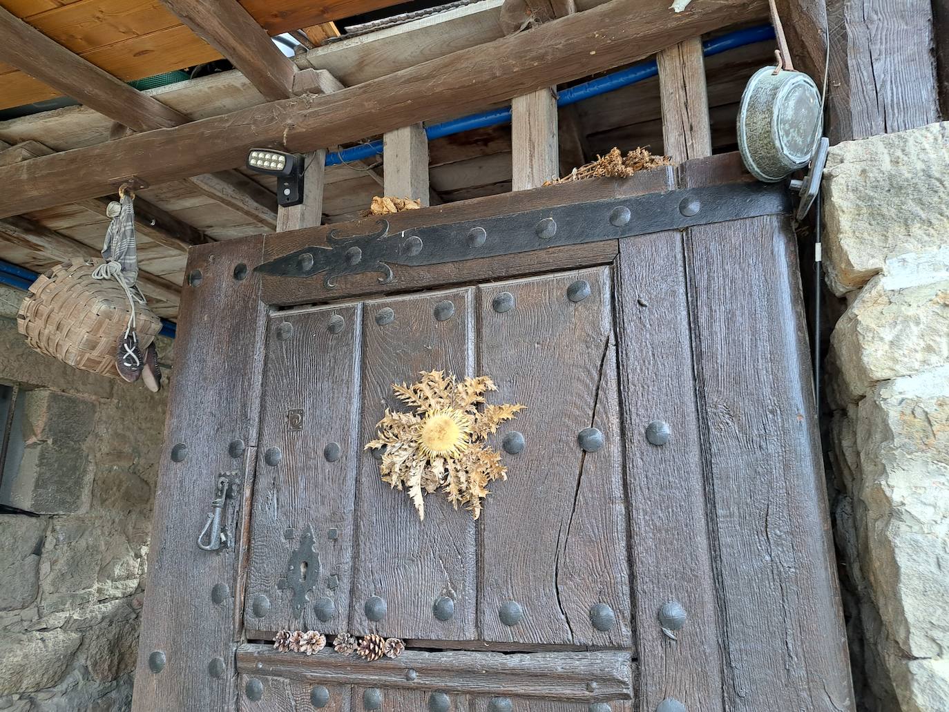 Aitzorrotz, una mole sobre el Alto Deba