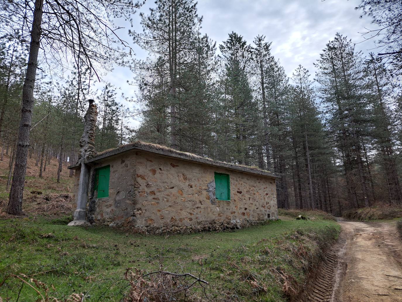 Aitzorrotz, una mole sobre el Alto Deba