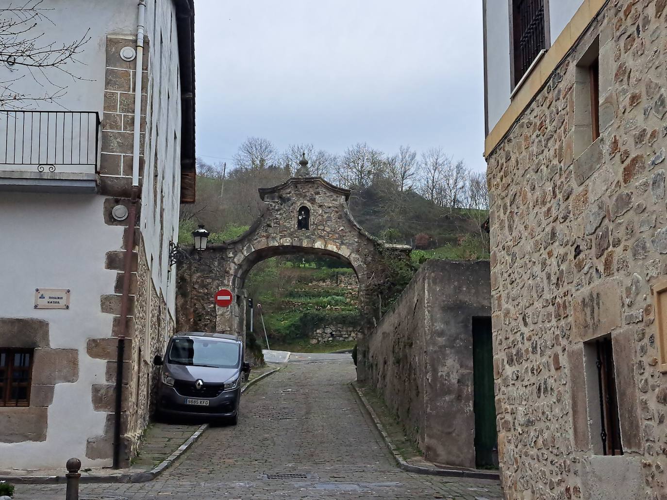 Aitzorrotz, una mole sobre el Alto Deba