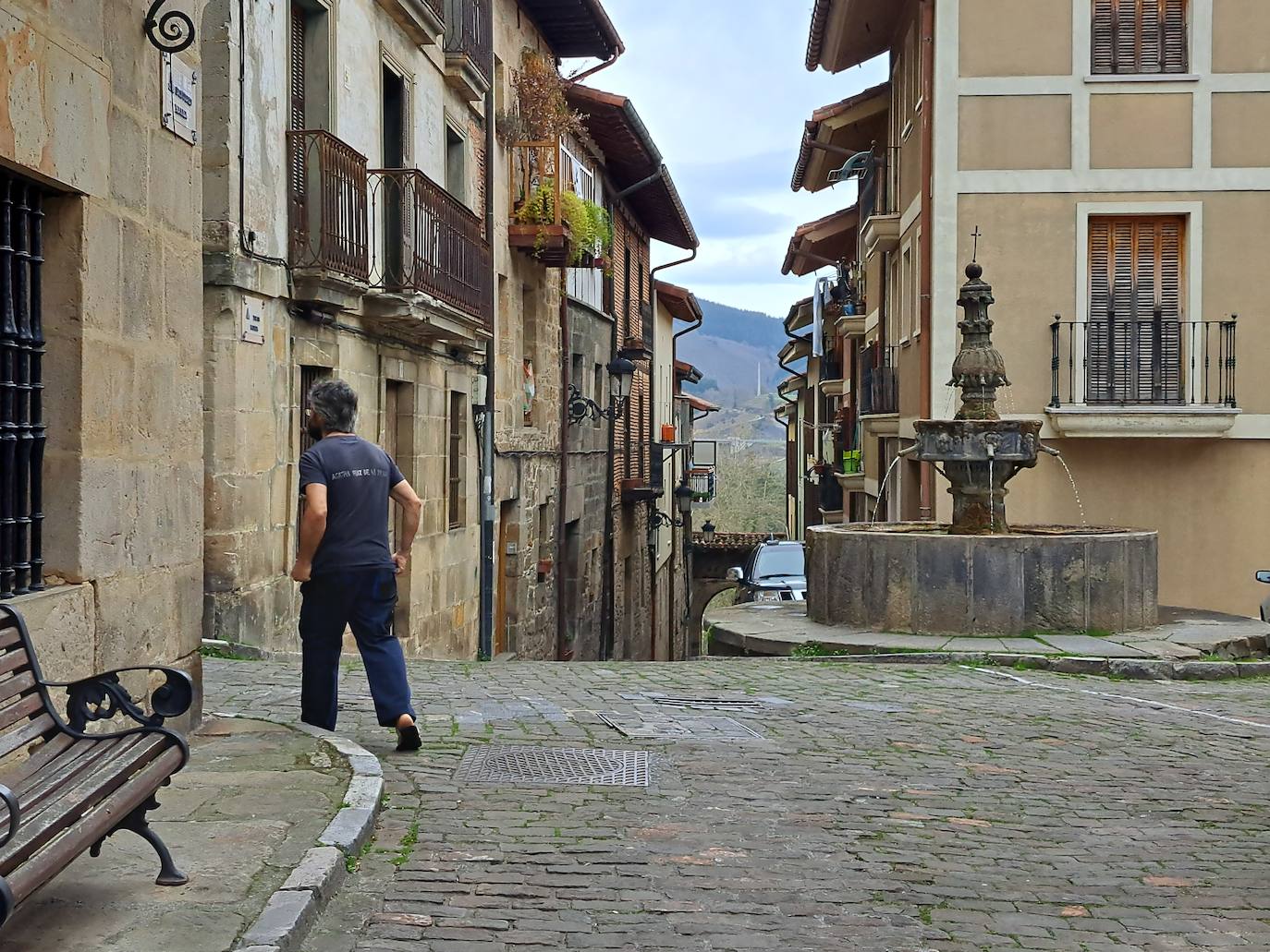 Aitzorrotz, una mole sobre el Alto Deba