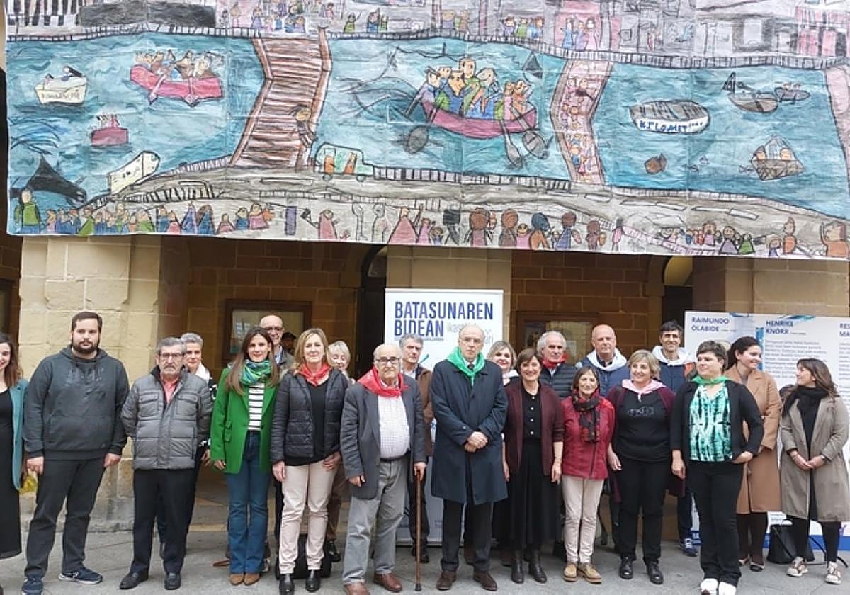 Erakunde ezberdinetako ordezkariak udaletxean.