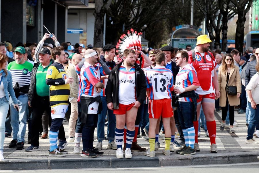 Ambiente de gala en la previa al Aviron Bayonnais - Pau