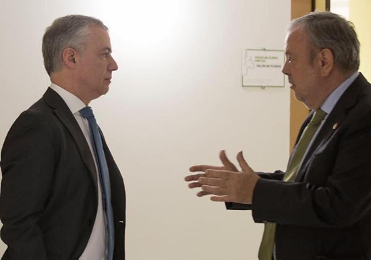 Iñigo Urkullu frente a Pedro Azpiazu en una foto reciente.