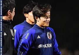 Take Kubo durante un entrenamiento con Japón.