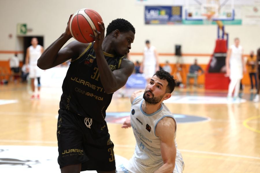 El Guuk Gipuzkoa se lleva el derbi del basket guipuzcoano