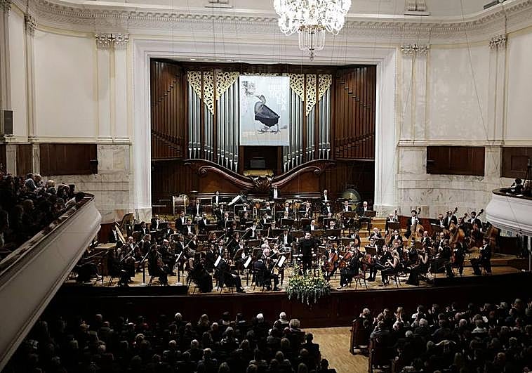 Euskadiko Orkestra culmina su debut polaco y se gana la ovación de Varsovia