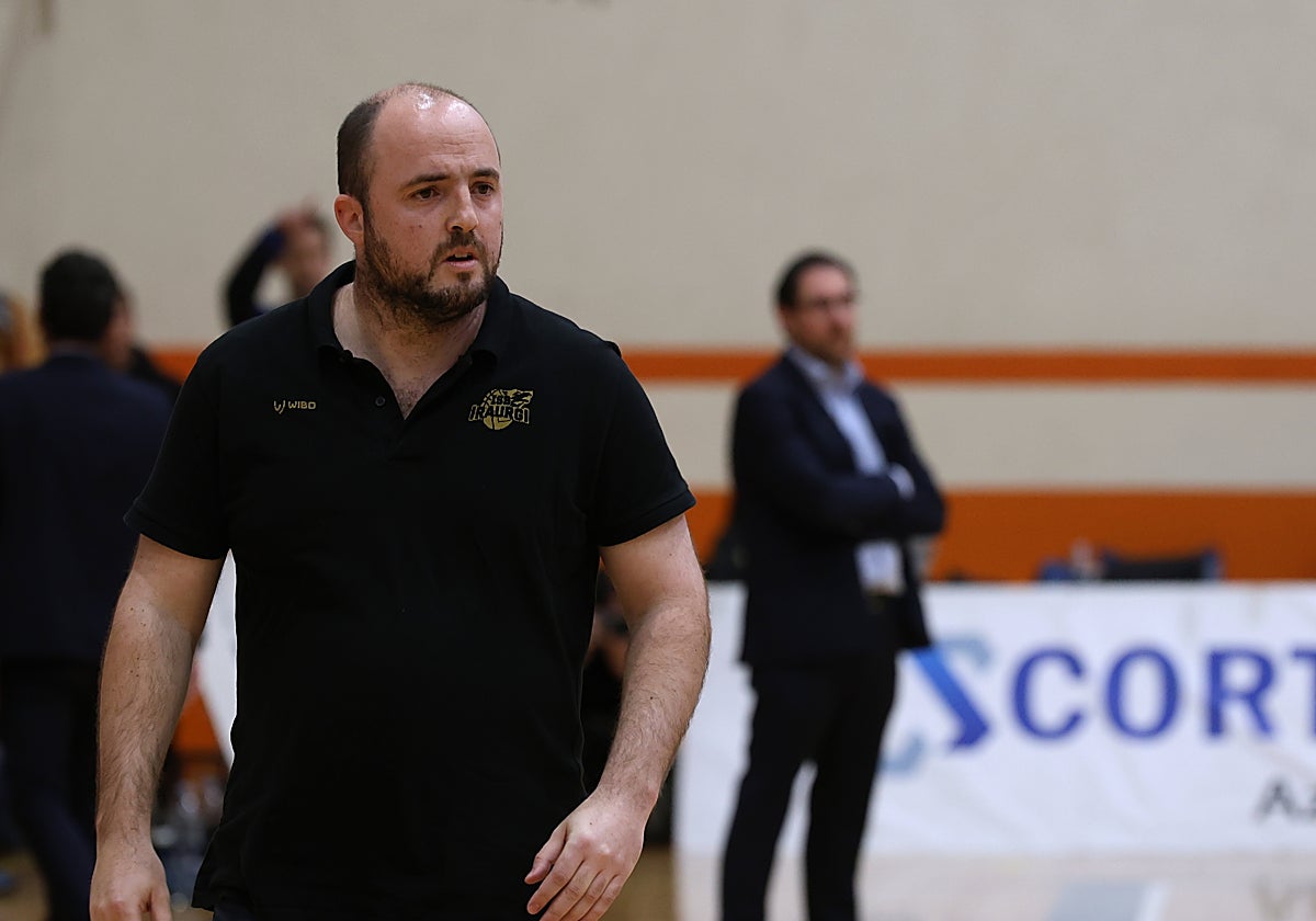 Mikel Odriozola, en la banda del polideportivo de Azpeitia el domingo pasado.