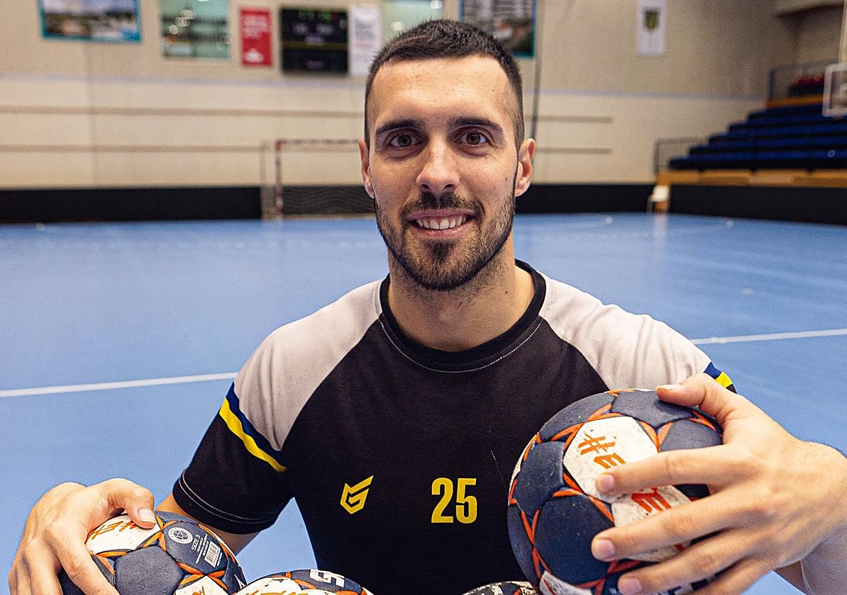 Jon Azkue está disfrutando en los que son sus últimos meses en el Bidasoa Irun.