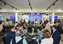 Vista general del DVGunea, convertido en un comedor para la ocasión.