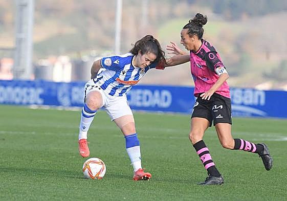 Nerea Eizagirre, jugando.