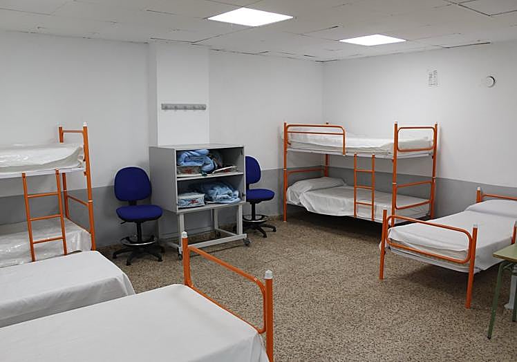 Camas. La habitación puede albergar hasta veinte camas gracias a que son convertibles en literas.