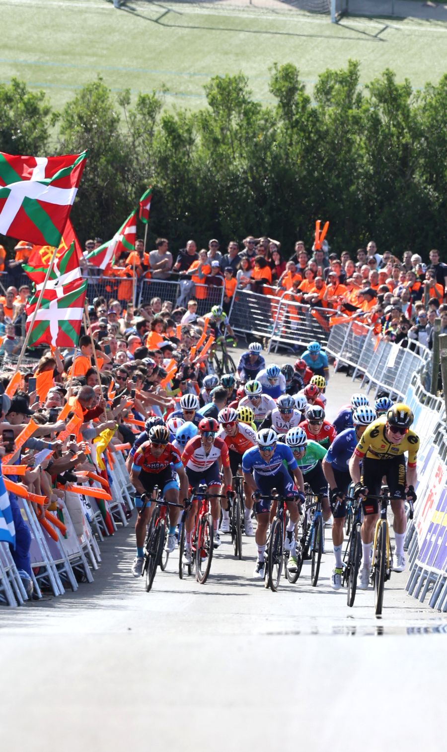 El espectáculo de la subida a Hika