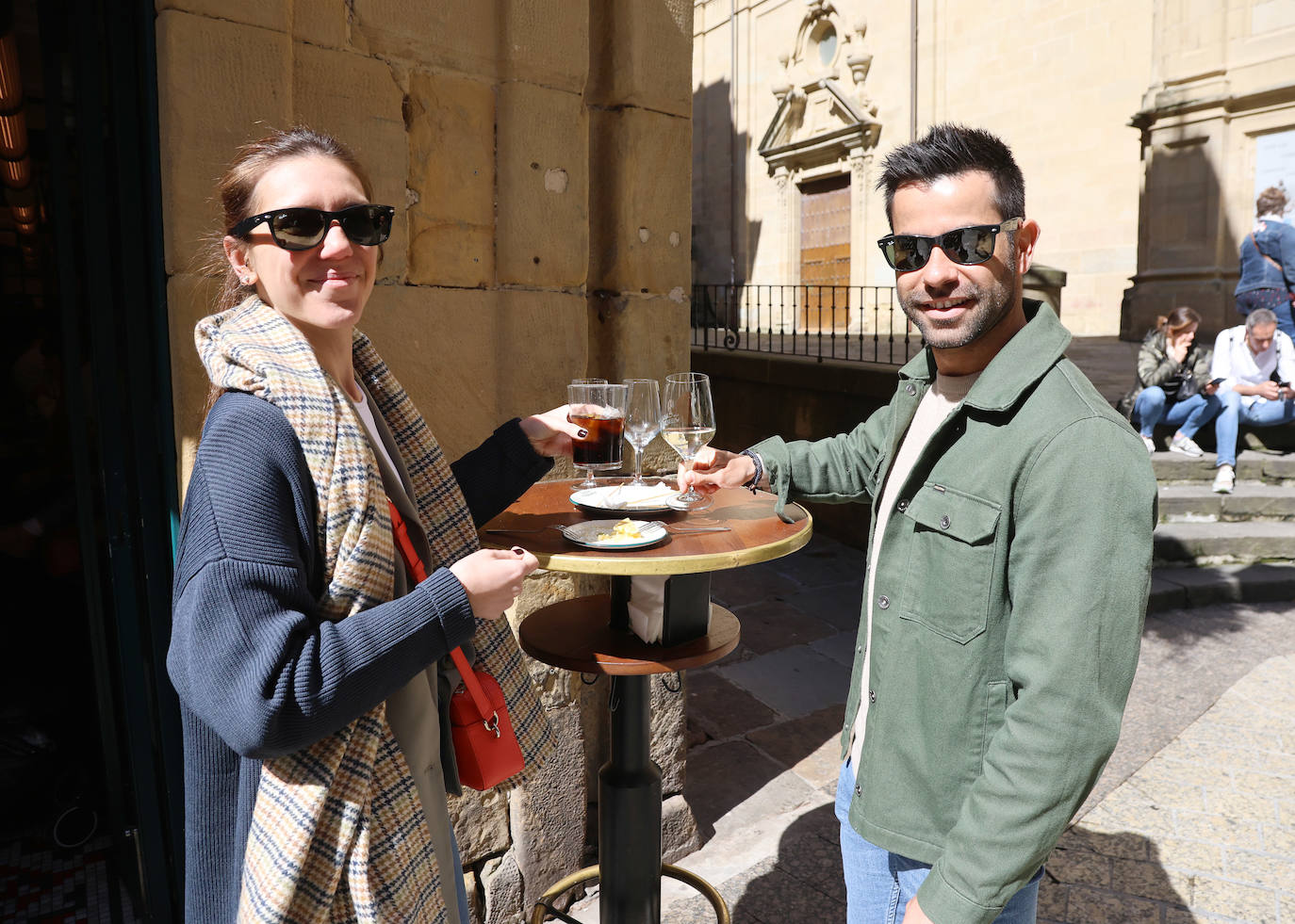 El sol acompaña a los turistas que visitan Donostia