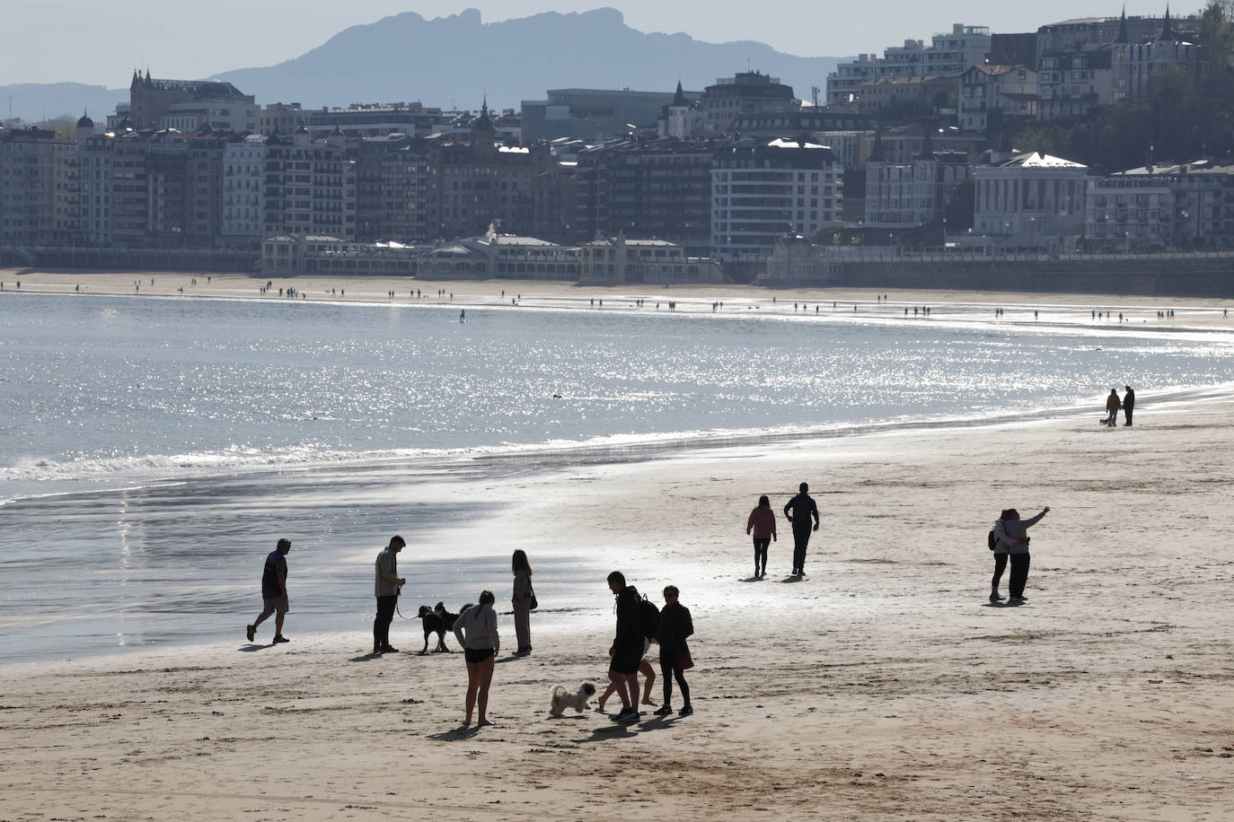 Viernes Santo de sol y turistas