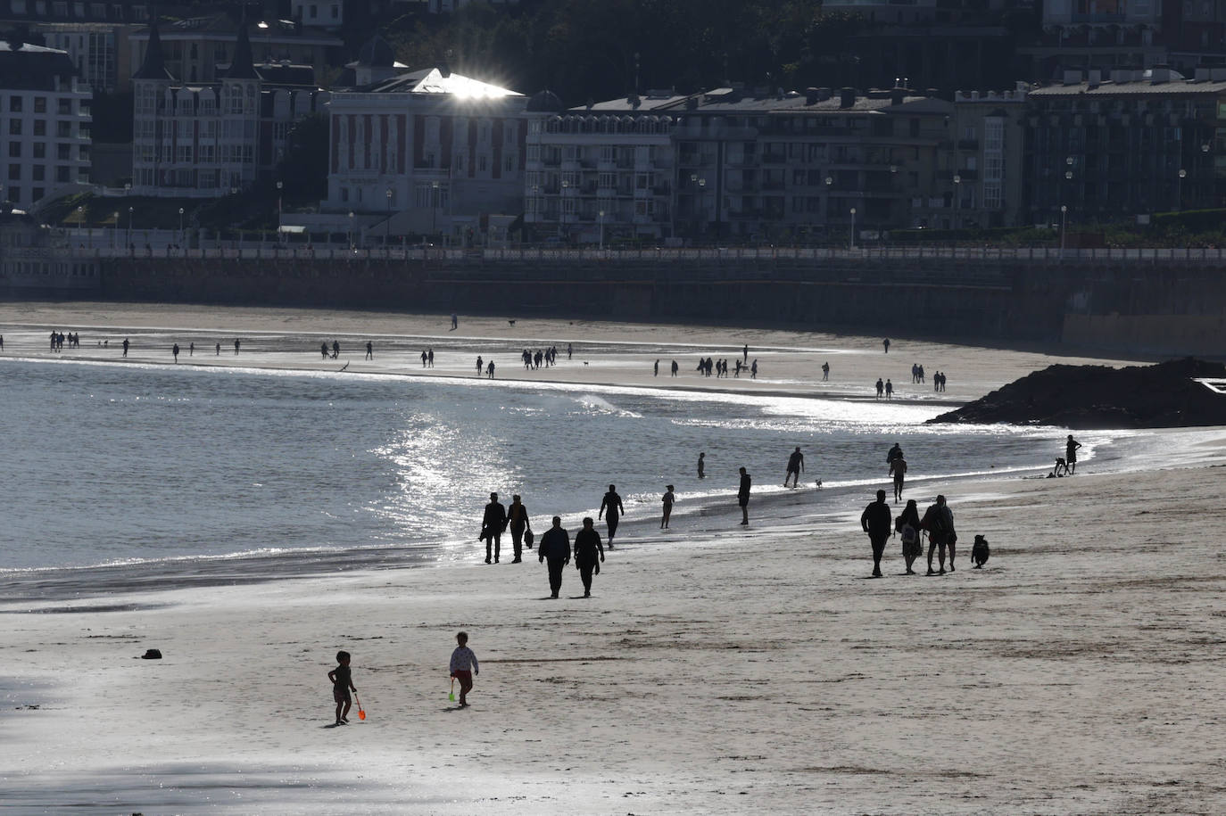Viernes Santo de sol y turistas