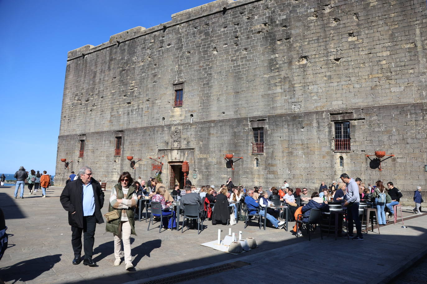 Viernes Santo de sol y turistas