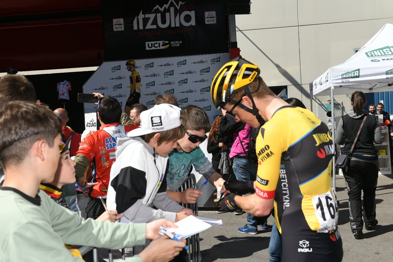 La Itzulia siente el calor de la afición
