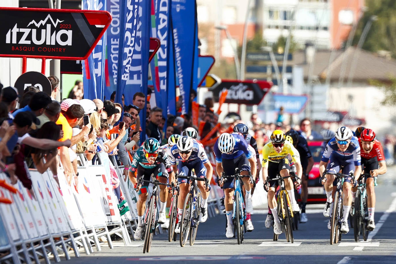 La Itzulia siente el calor de la afición