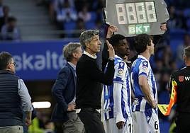 Imanol da una orden en el momento en el que Cho y Aritz iban a entrar en el campo.