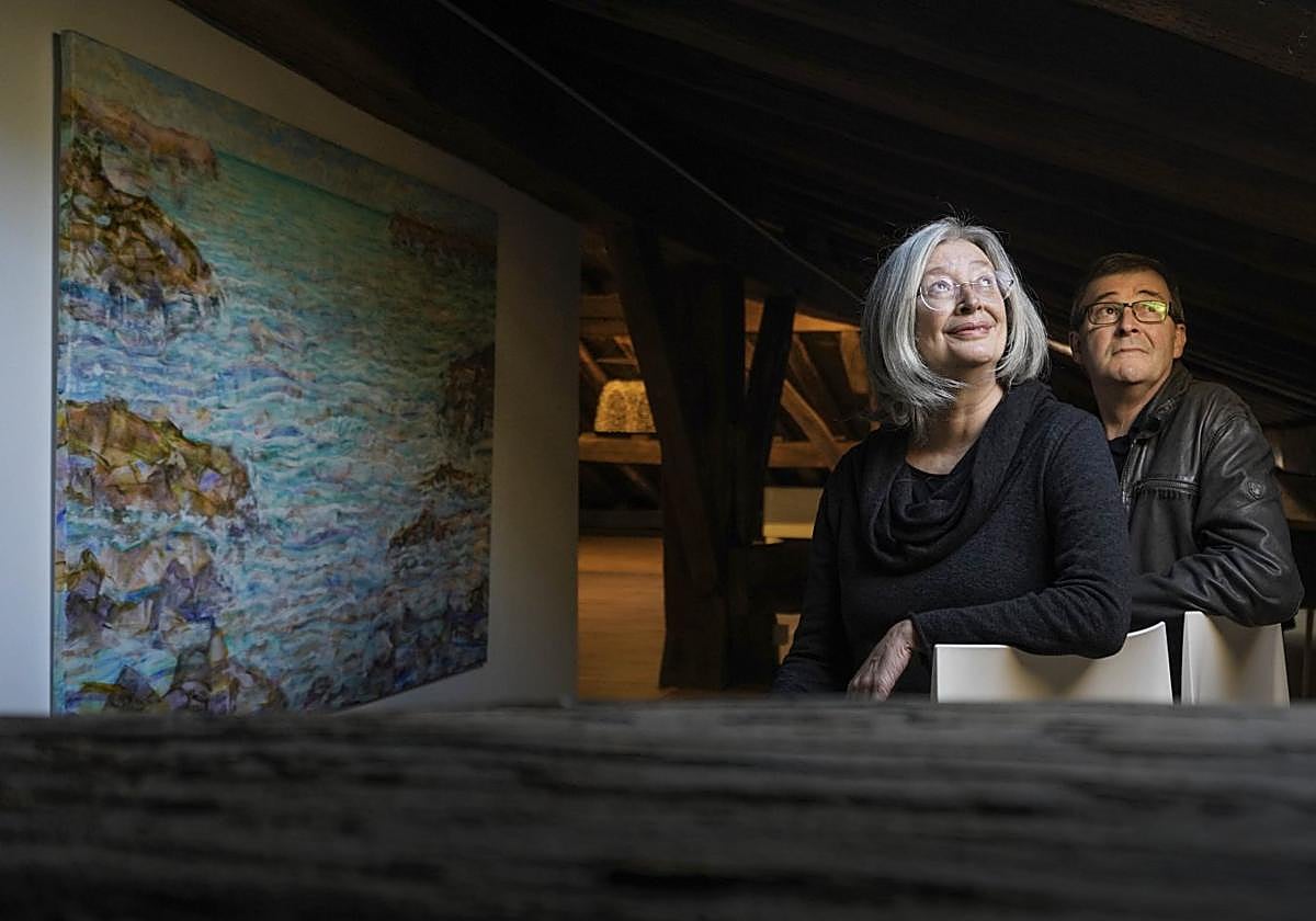 María Cueto y Mariano Arsuaga posan en una de las estancias de la Casa Consistorial.