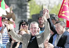 Declan Kearney, representante del Sinn Féin irlandés, participó en el acto político y estuvo acompañado de miembros de la CUP, ERC y BNG.