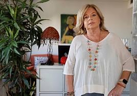 Consuelo Ordóñez posa en su casa de Valencia.