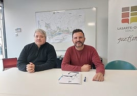 El concejal Íñigo Zabaleta y el alcalde Agustín Valdivia han presentado la modificación de créditosJ