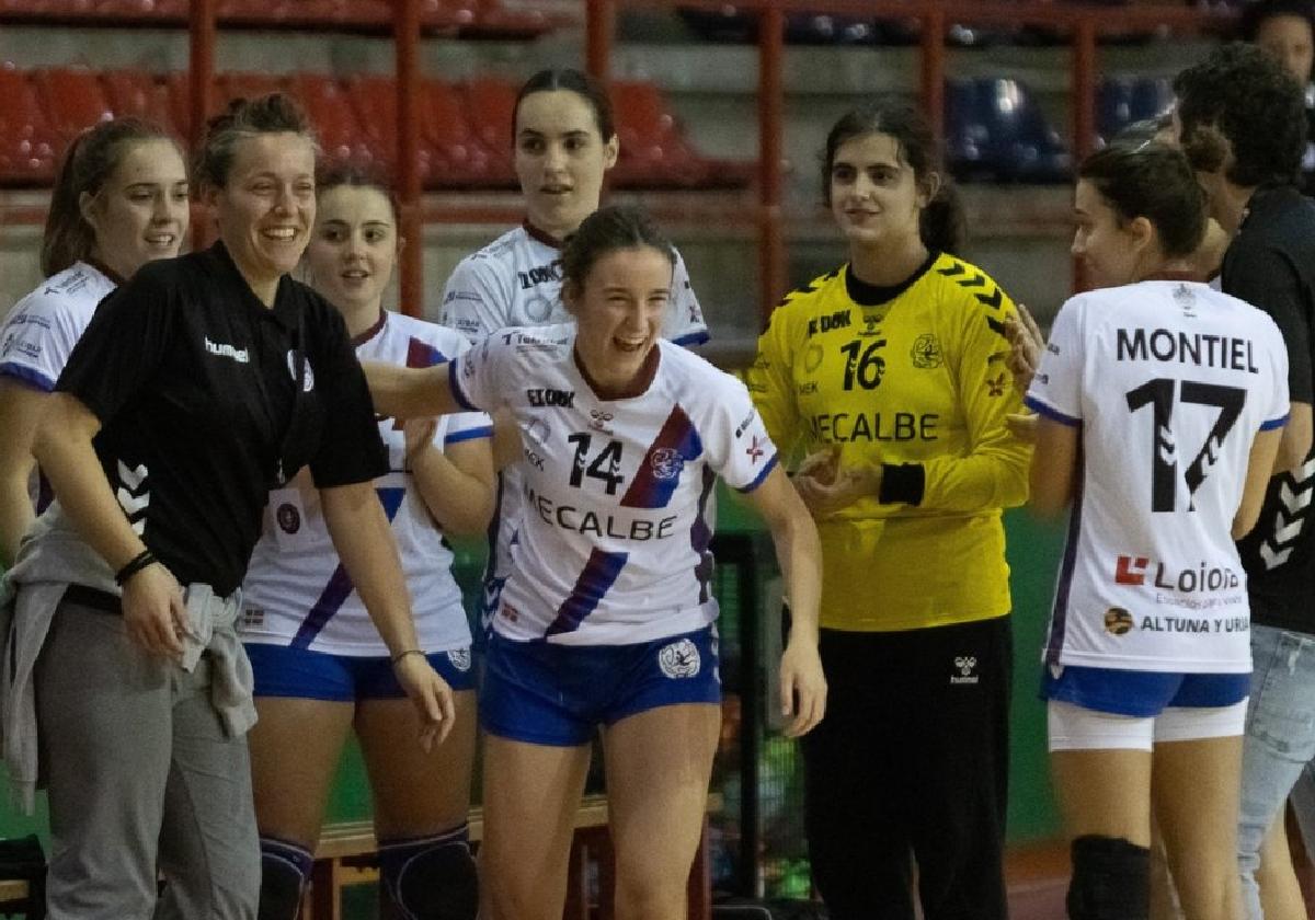 Las jugadoras del Mecalbe Eibar tiene ante sí un gran reto, su ilusión y ganas van a ser claves para conseguir la permanencia.