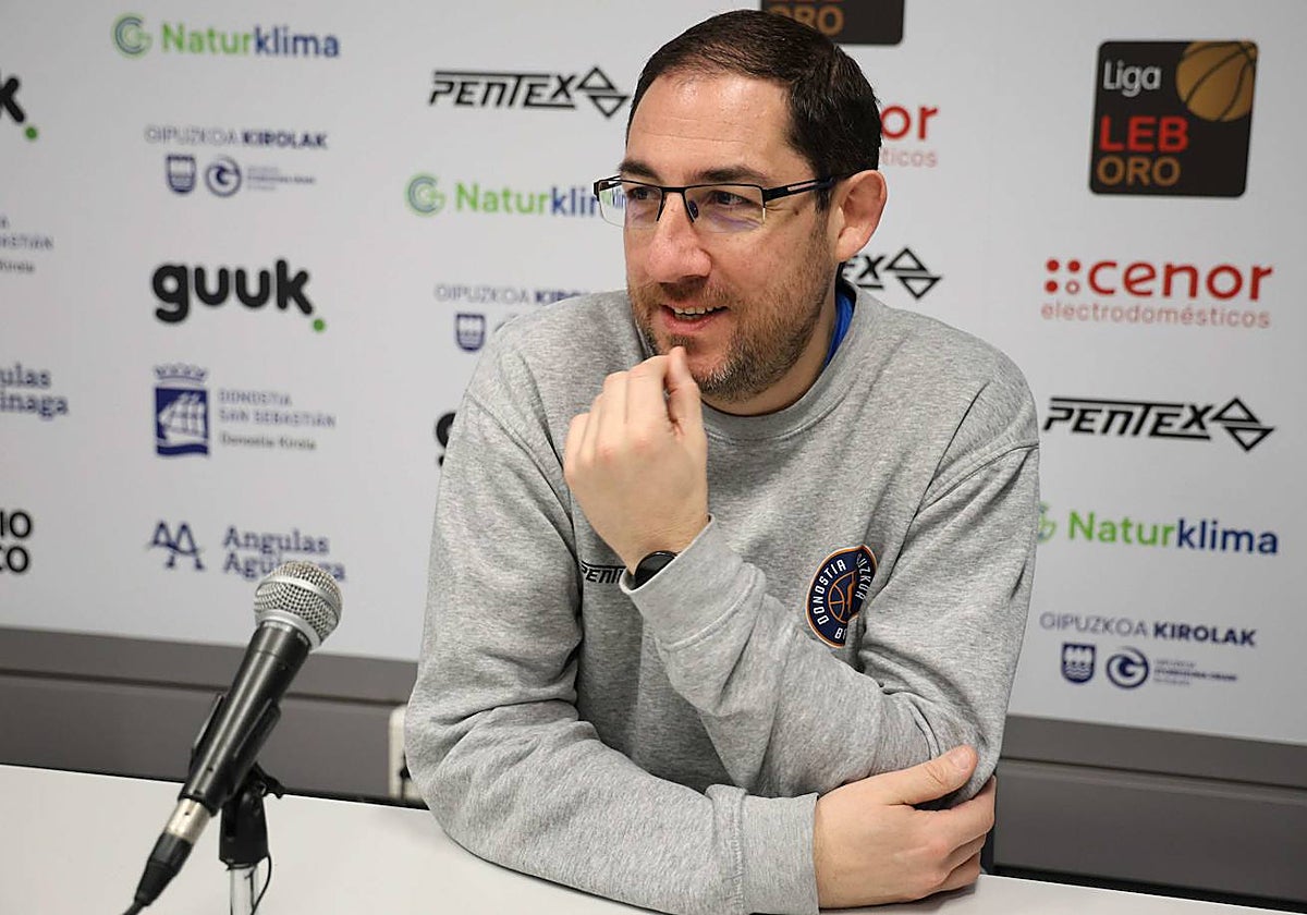 Lolo Encinas, en una comparecencia ante los medios de comunicación.