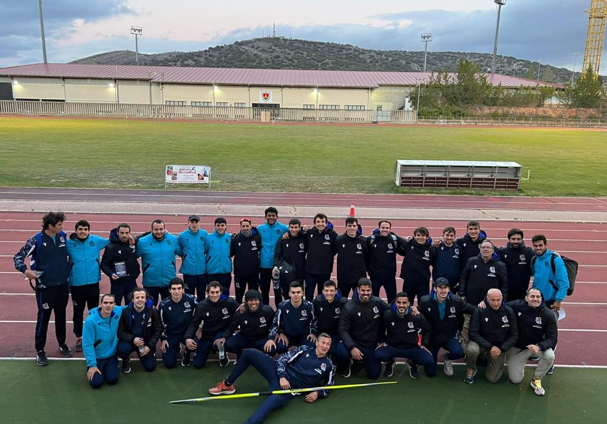 Los hombres de la Real, tras ganar ayer en Soria.