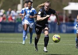 Poljak conduce el balón en el partido de este domingo de la Real Sociedad contra el Alhama.