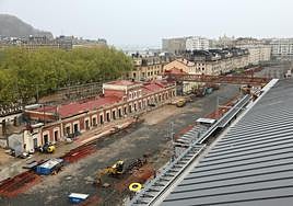 La estación del Norte de San Sebastián, ya sin vías, ni catenarias, ni la histórica marquesina de hierro que cubría los andenes.
